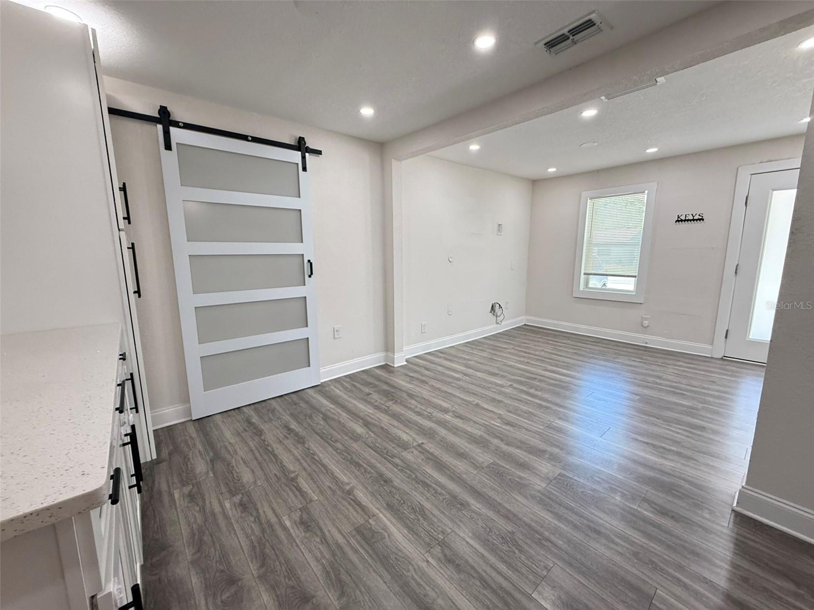 8027 N NEWPORT AVE, TAMPA, FL, 33604