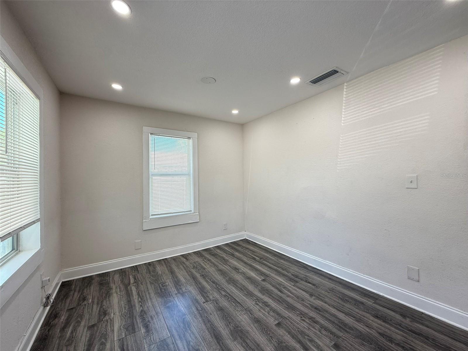 8027 N NEWPORT AVE, TAMPA, FL, 33604