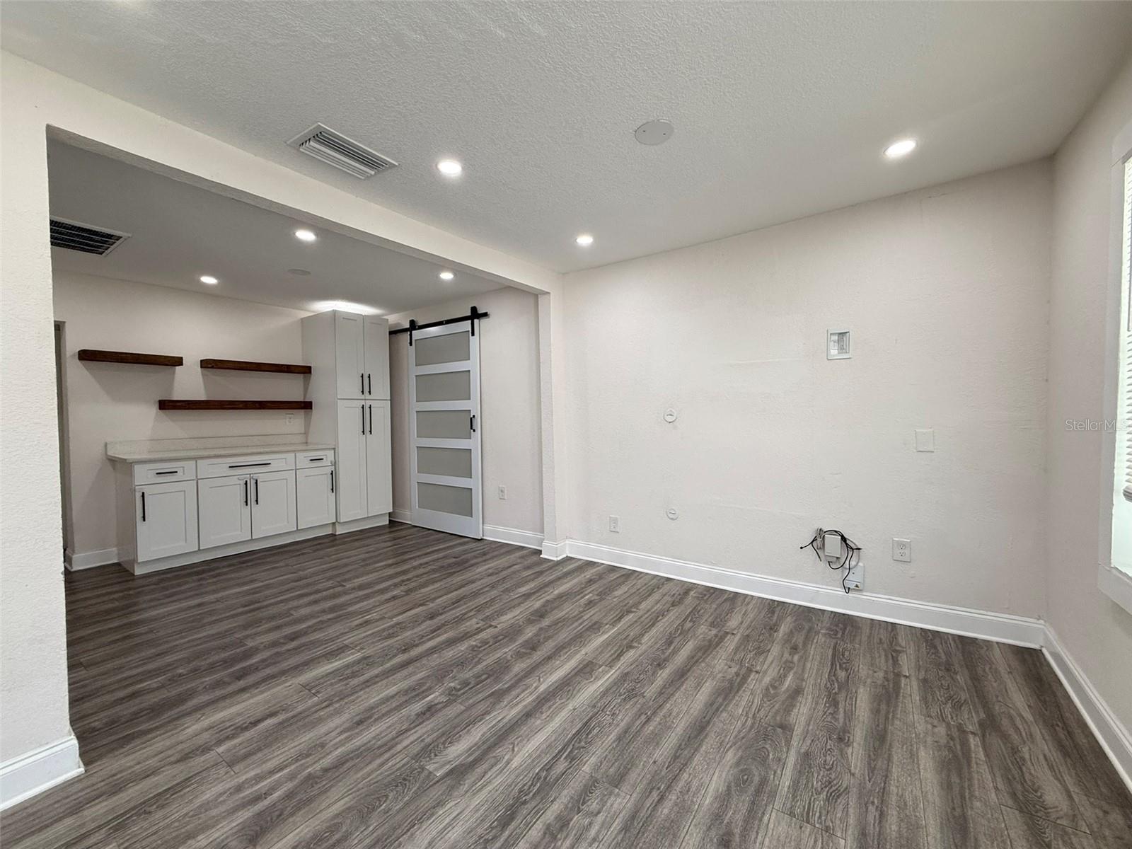 8027 N NEWPORT AVE, TAMPA, FL, 33604