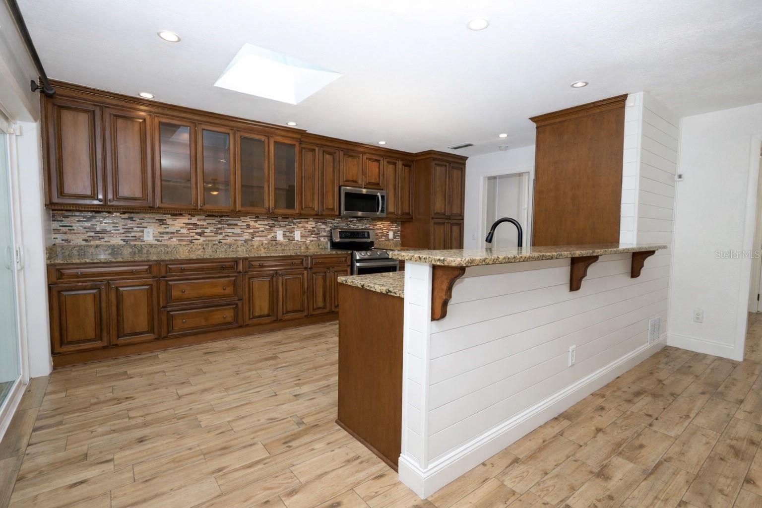 411 VALENCIA CIR, OVIEDO, FL, 32765
