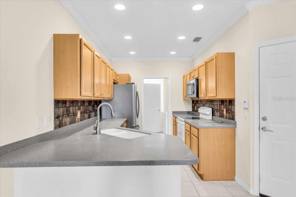 3740 82ND AVENUE CIR E #105, SARASOTA, FL, 34243