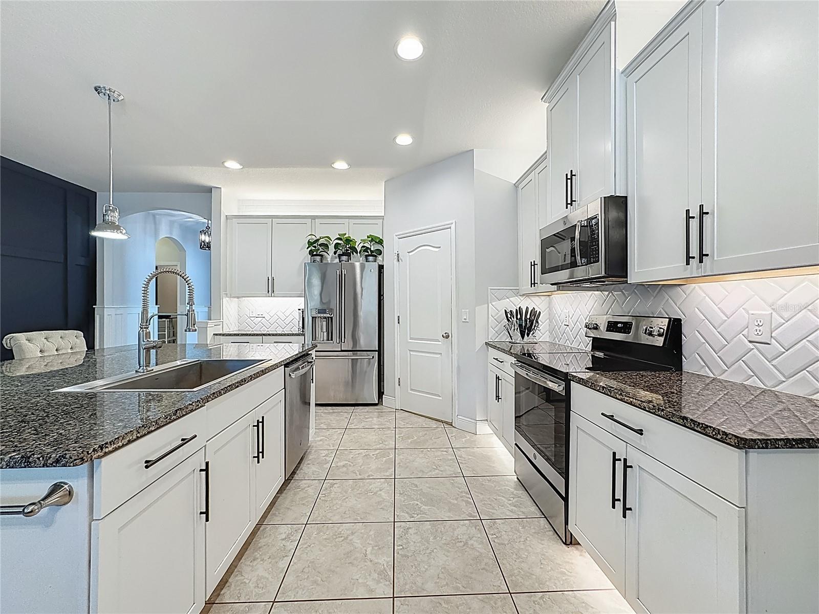 12144 LEDBURY COMMONS DR, GIBSONTON, FL, 33534