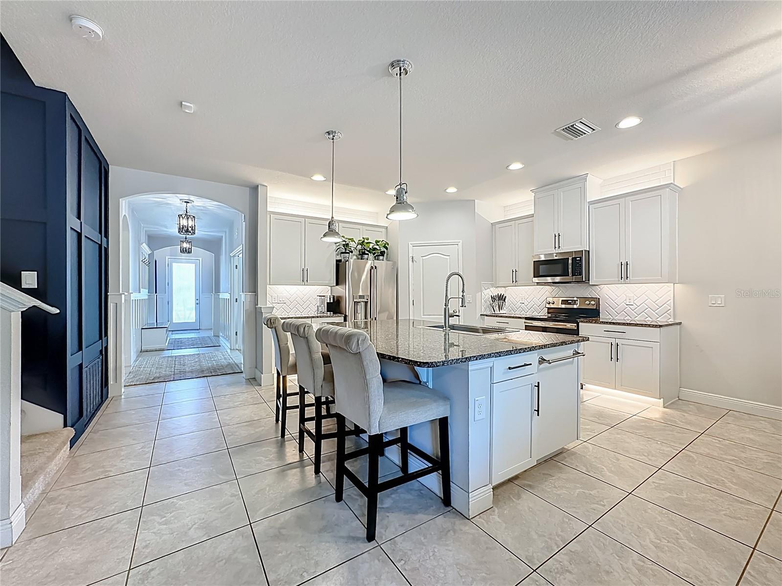 12144 LEDBURY COMMONS DR, GIBSONTON, FL, 33534