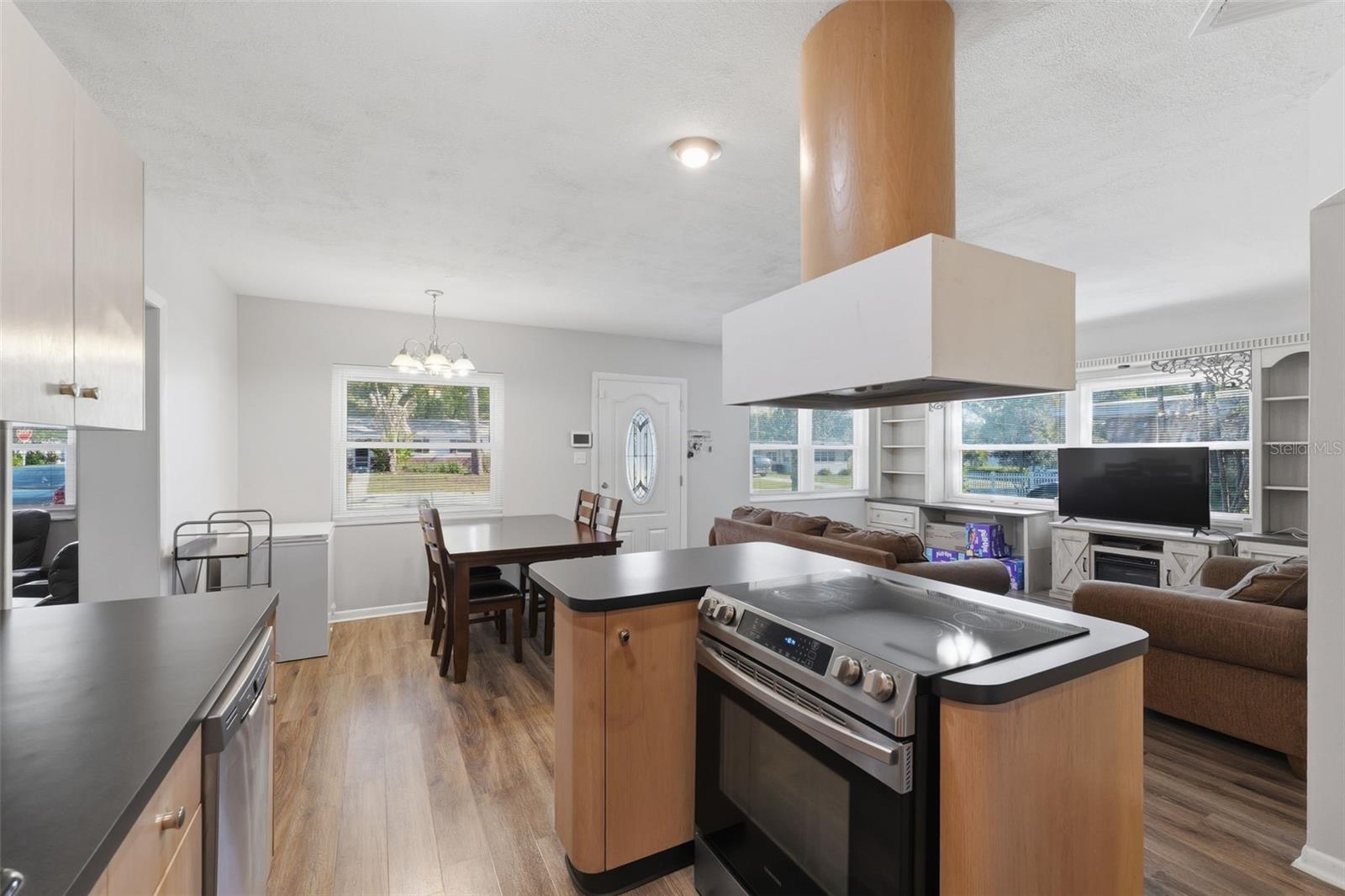 8001 N OLA AVE, TAMPA, FL, 33604