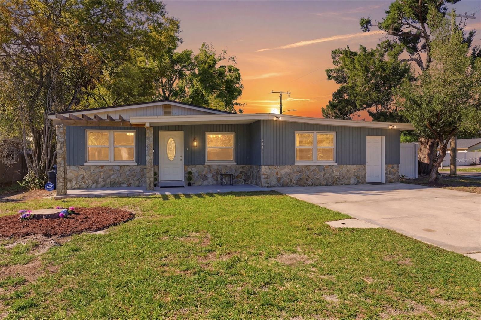 8001 N OLA AVE, TAMPA, FL, 33604