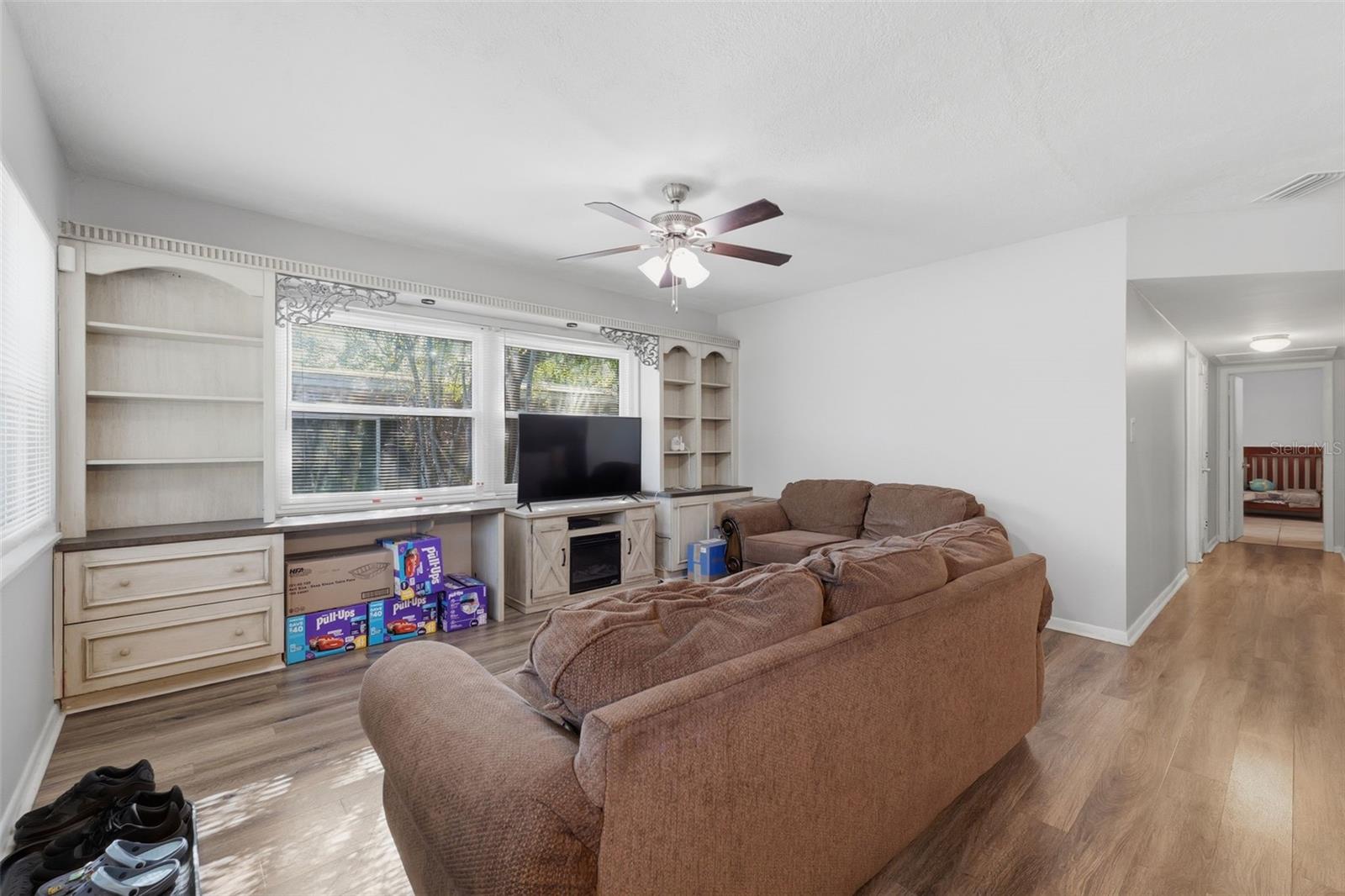 8001 N OLA AVE, TAMPA, FL, 33604