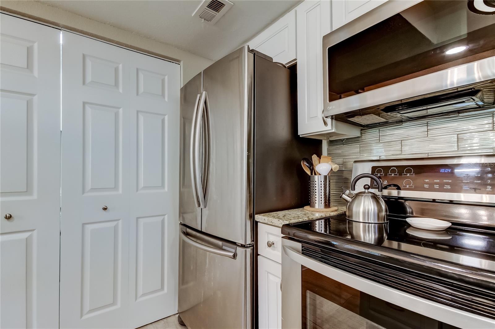 1407 LENNOX RD E #1407, PALM HARBOR, FL, 34683