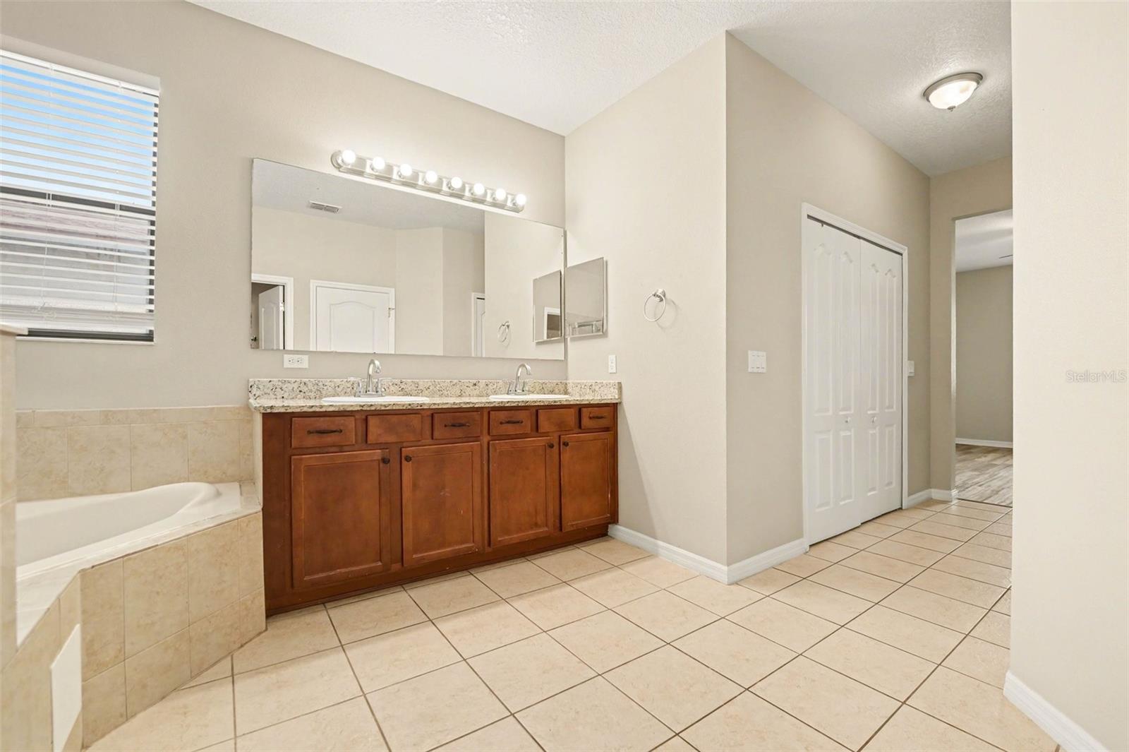 2727 EAGLE CLIFF DR, KISSIMMEE, FL, 34746