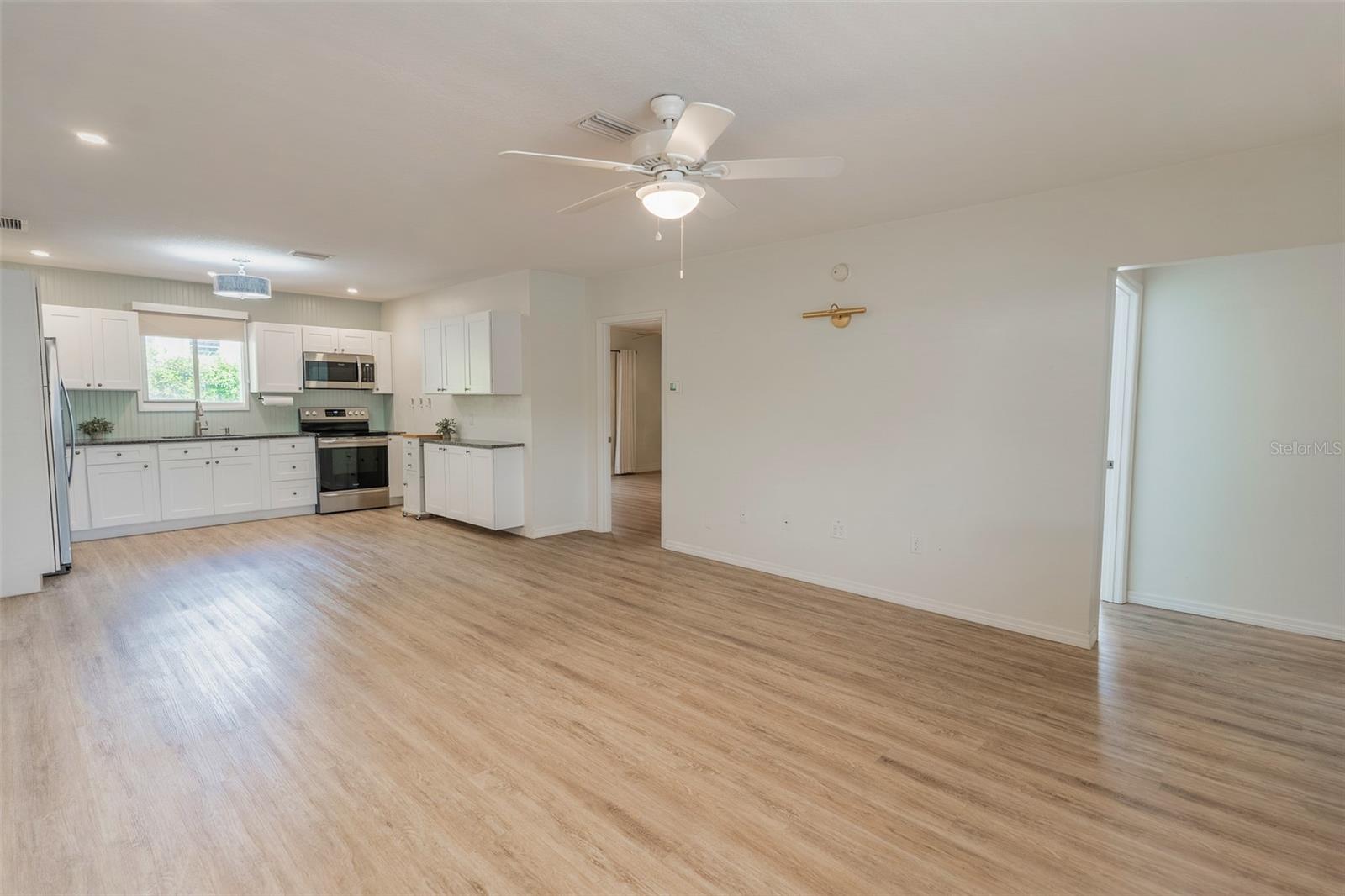 321 W PENNSYLVANIA AVE, DELAND, FL, 32720