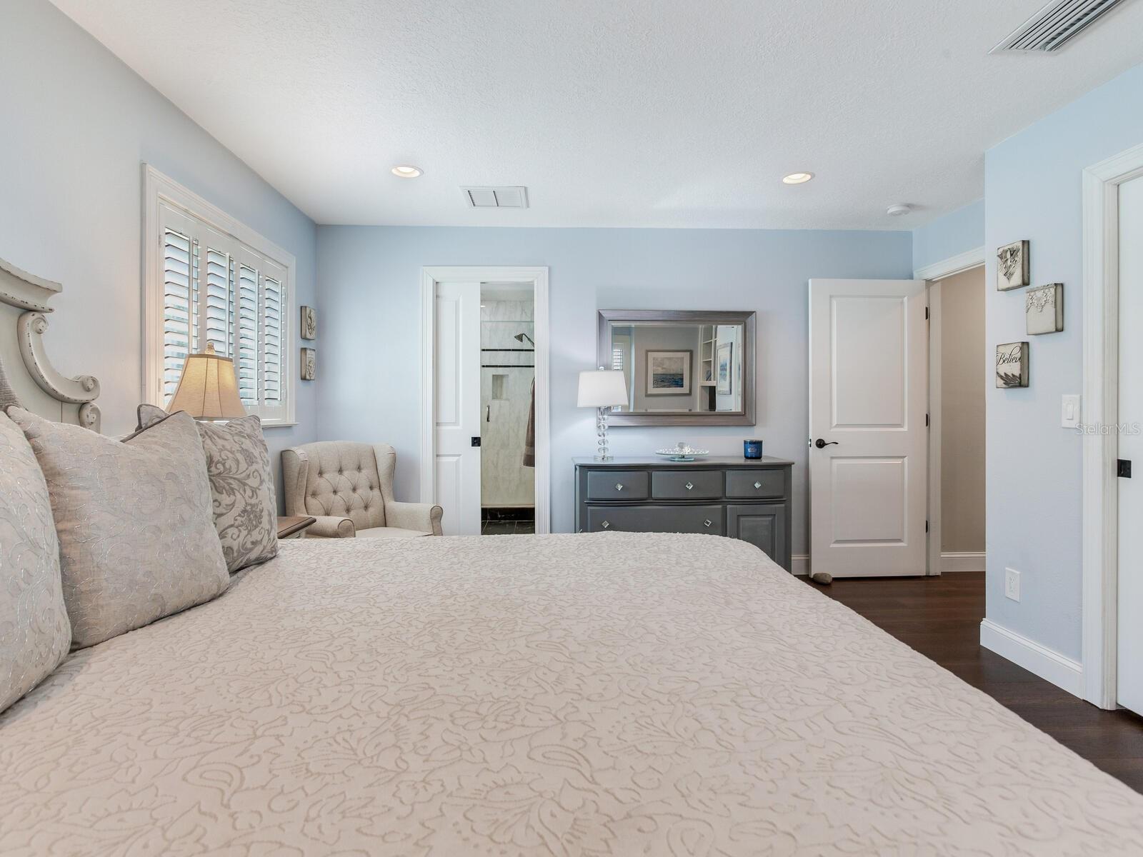31 N PINE CIR, BELLEAIR, FL, 33756