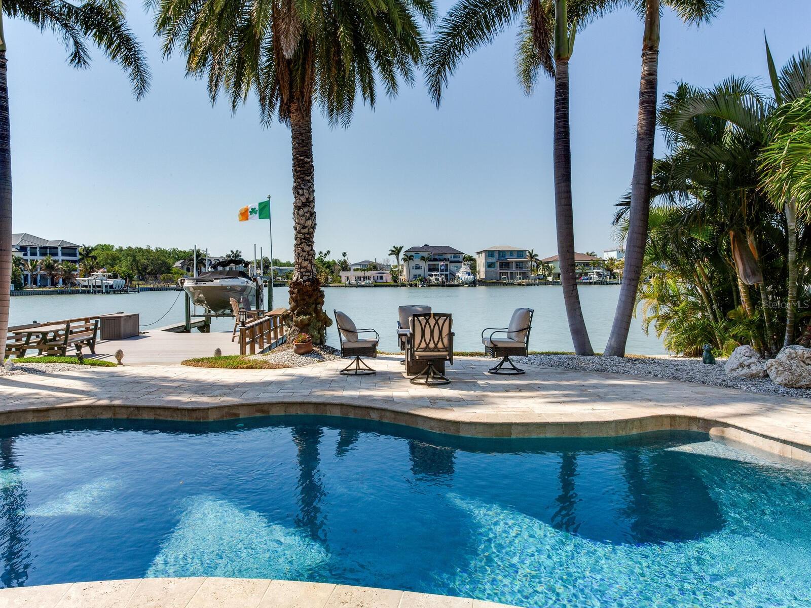 31 N PINE CIR, BELLEAIR, FL, 33756