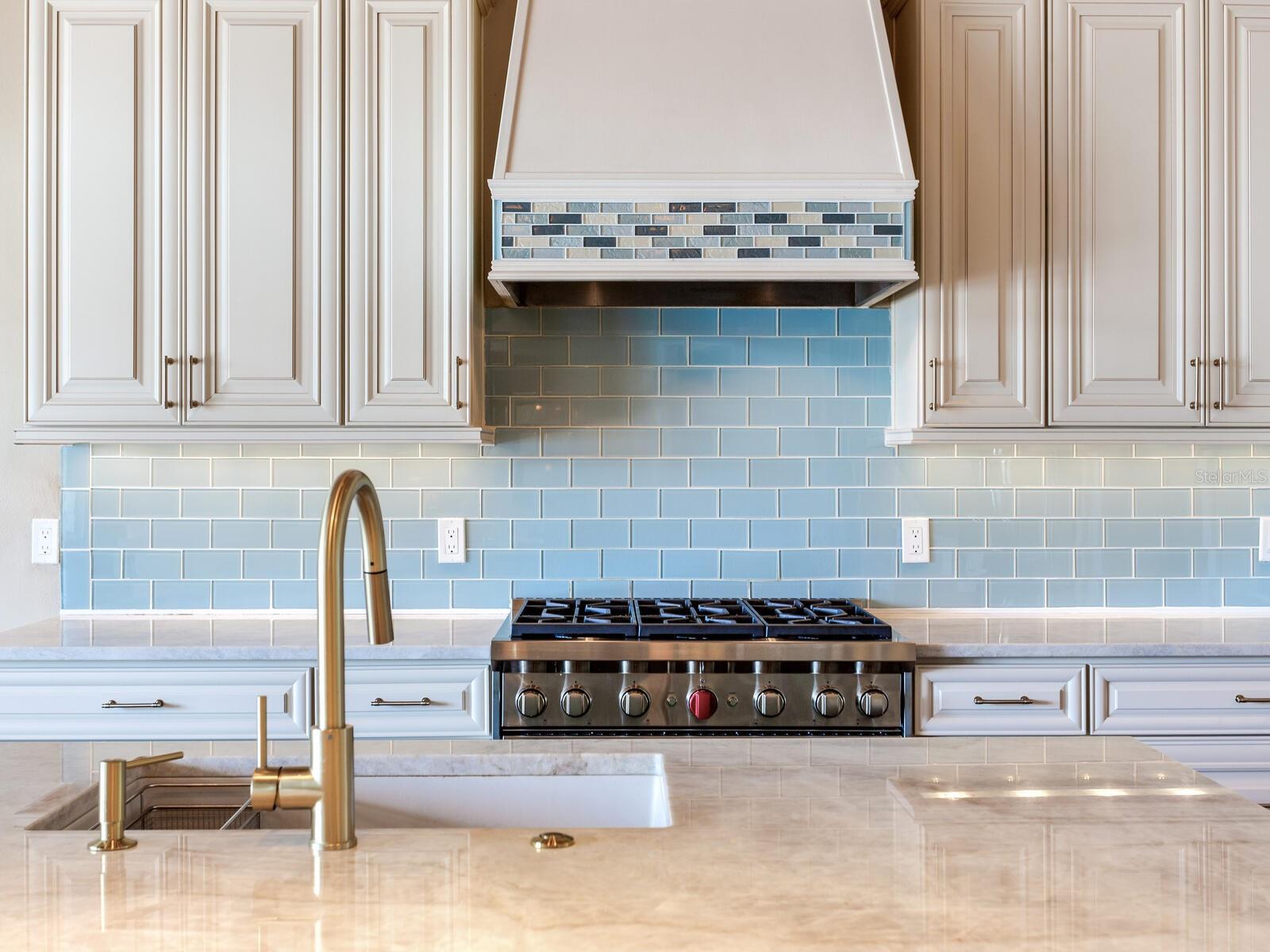 31 N PINE CIR, BELLEAIR, FL, 33756
