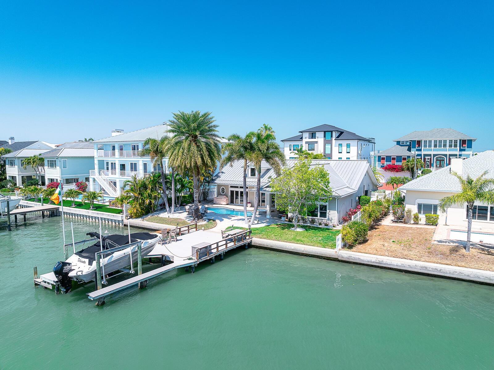 31 N PINE CIR, BELLEAIR, FL, 33756