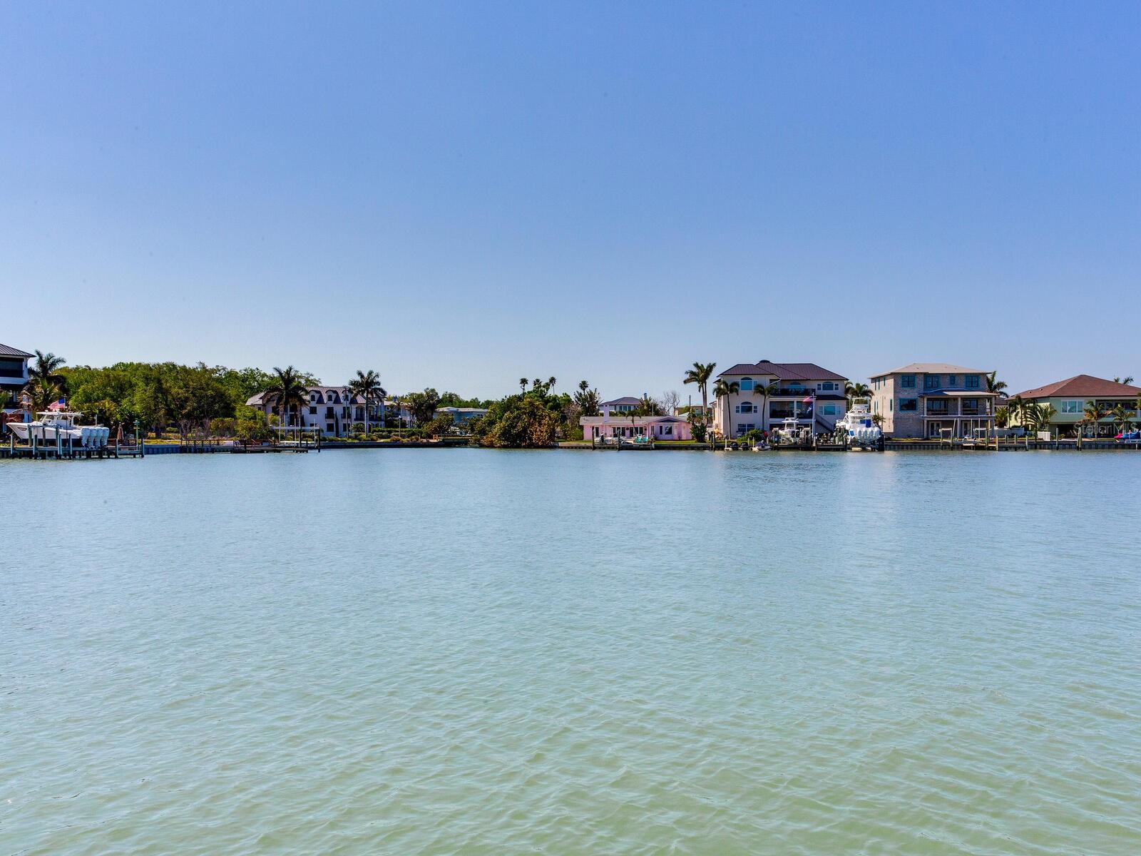 31 N PINE CIR, BELLEAIR, FL, 33756