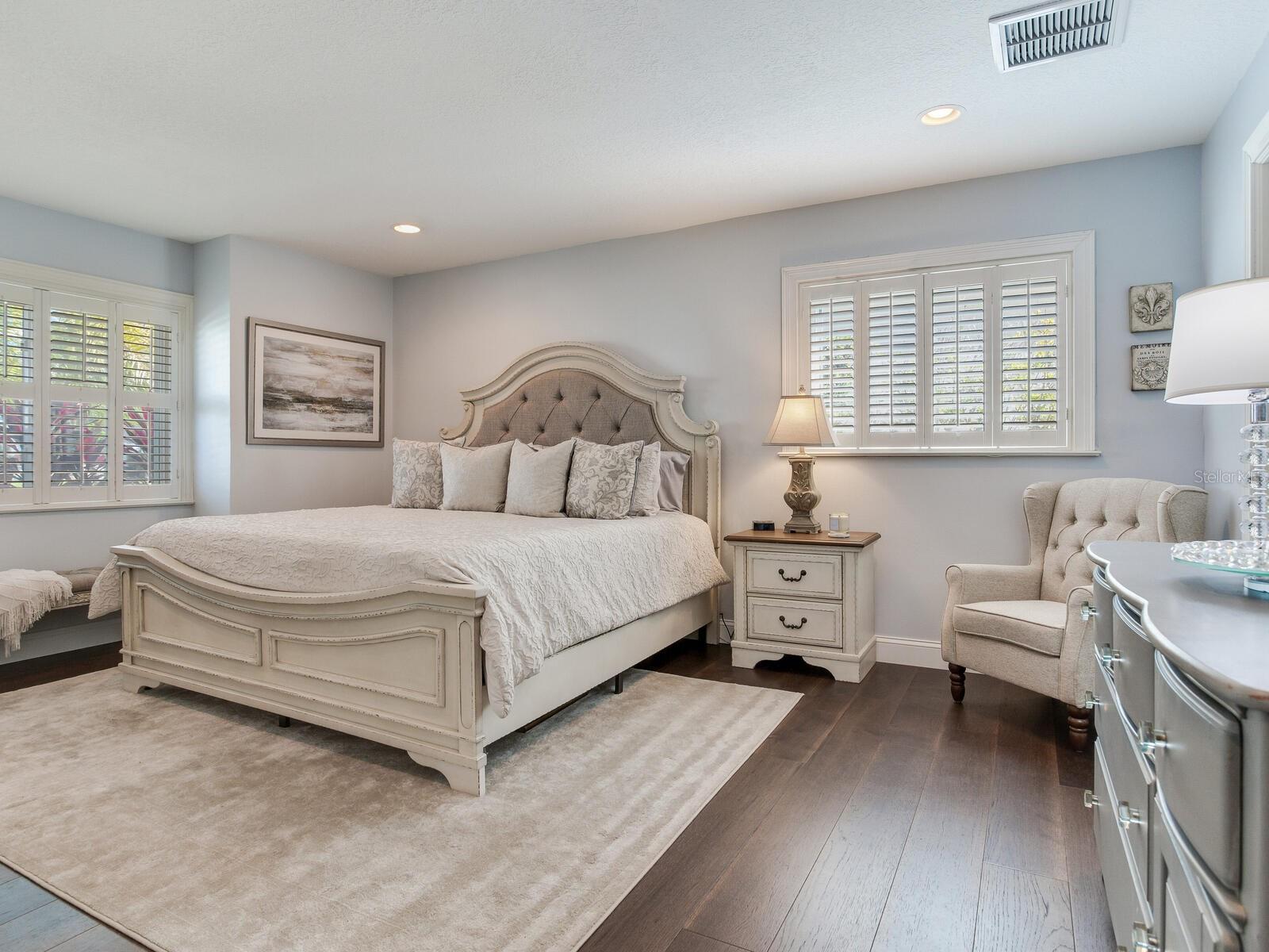 31 N PINE CIR, BELLEAIR, FL, 33756