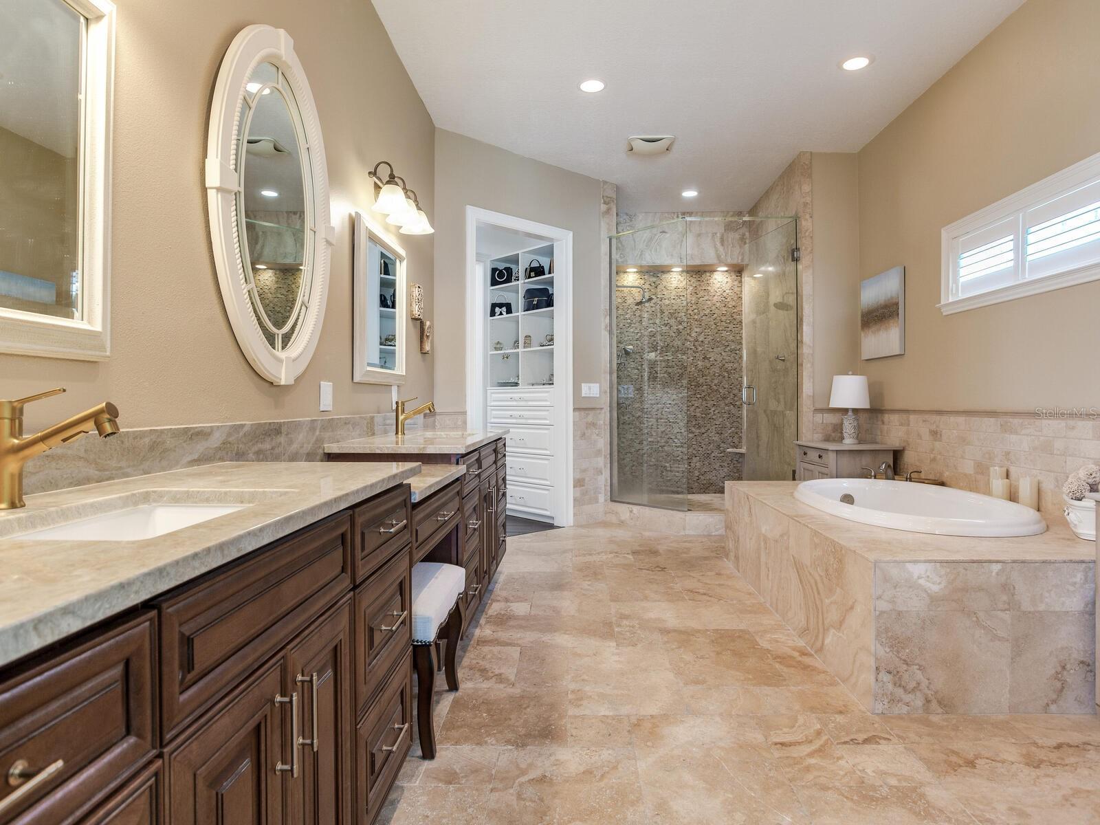 31 N PINE CIR, BELLEAIR, FL, 33756