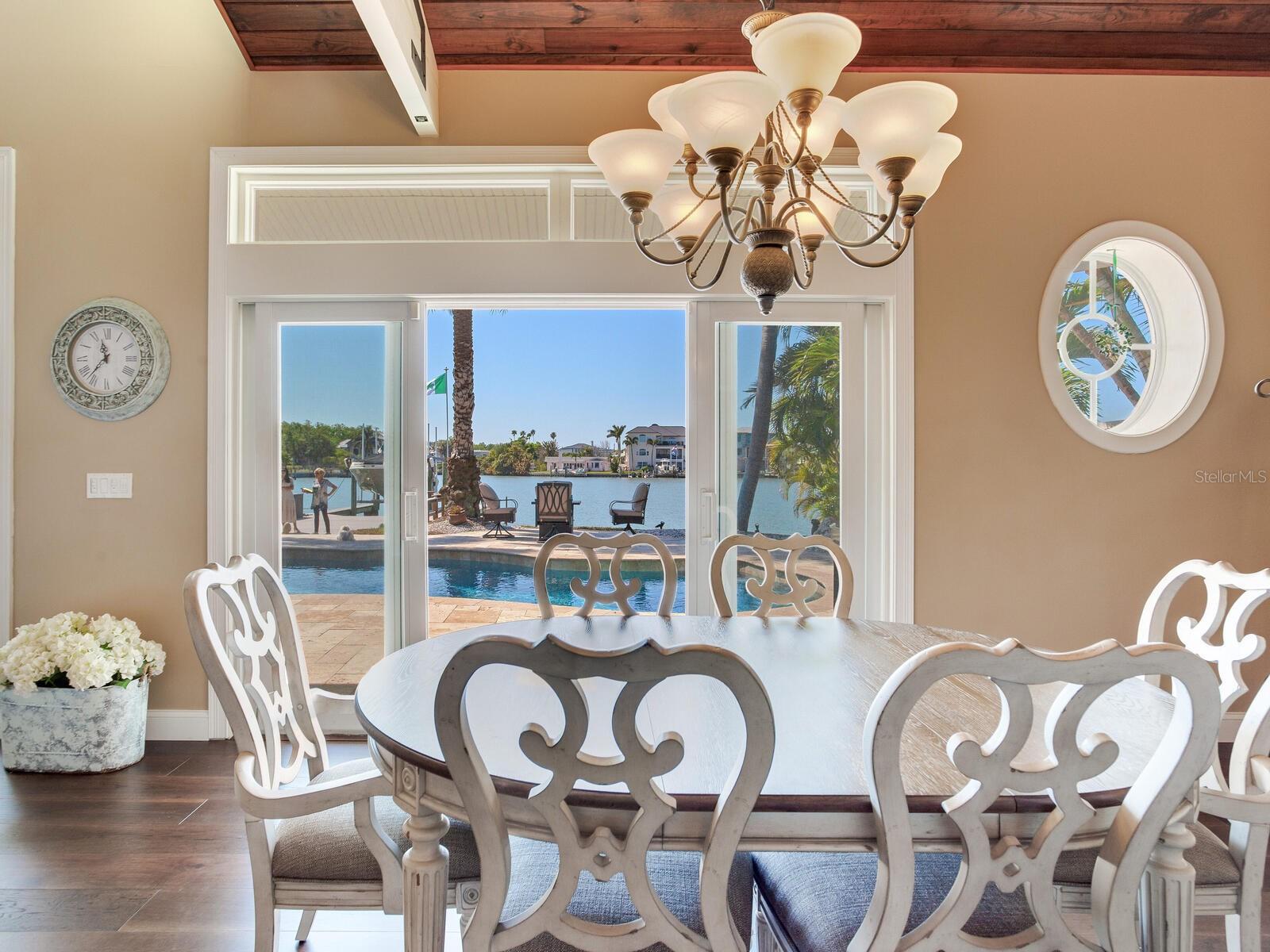 31 N PINE CIR, BELLEAIR, FL, 33756