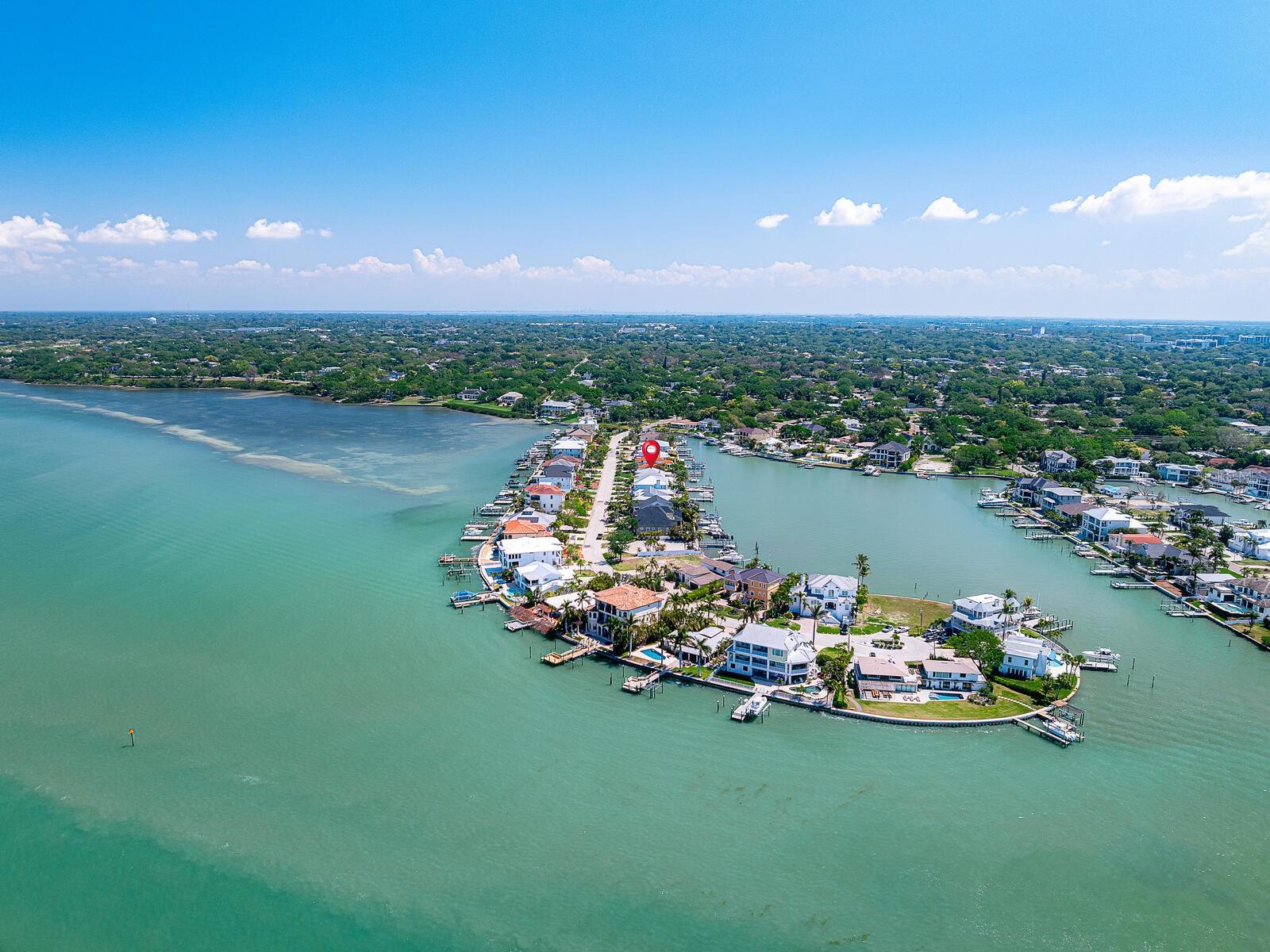 31 N PINE CIR, BELLEAIR, FL, 33756