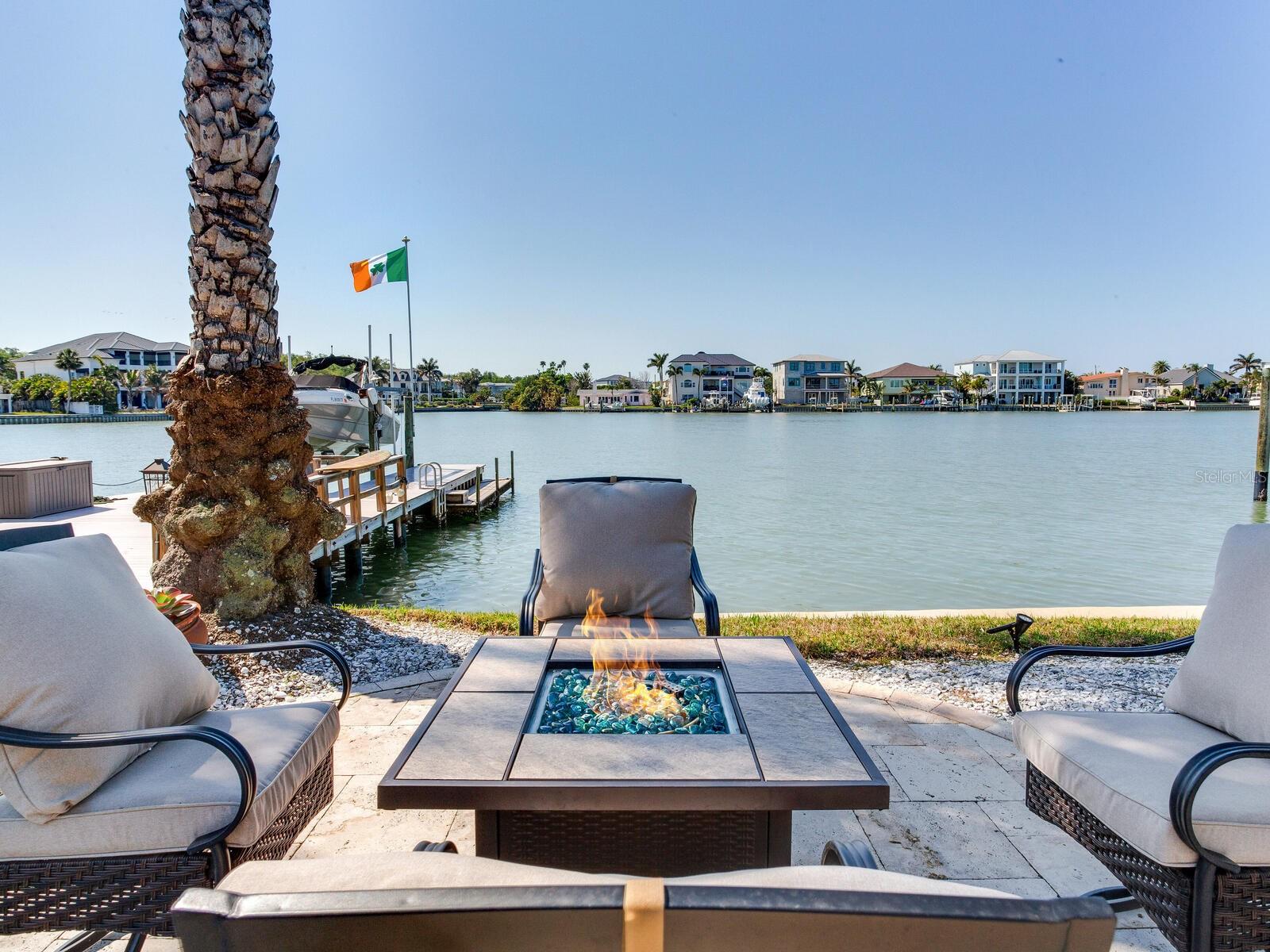 31 N PINE CIR, BELLEAIR, FL, 33756