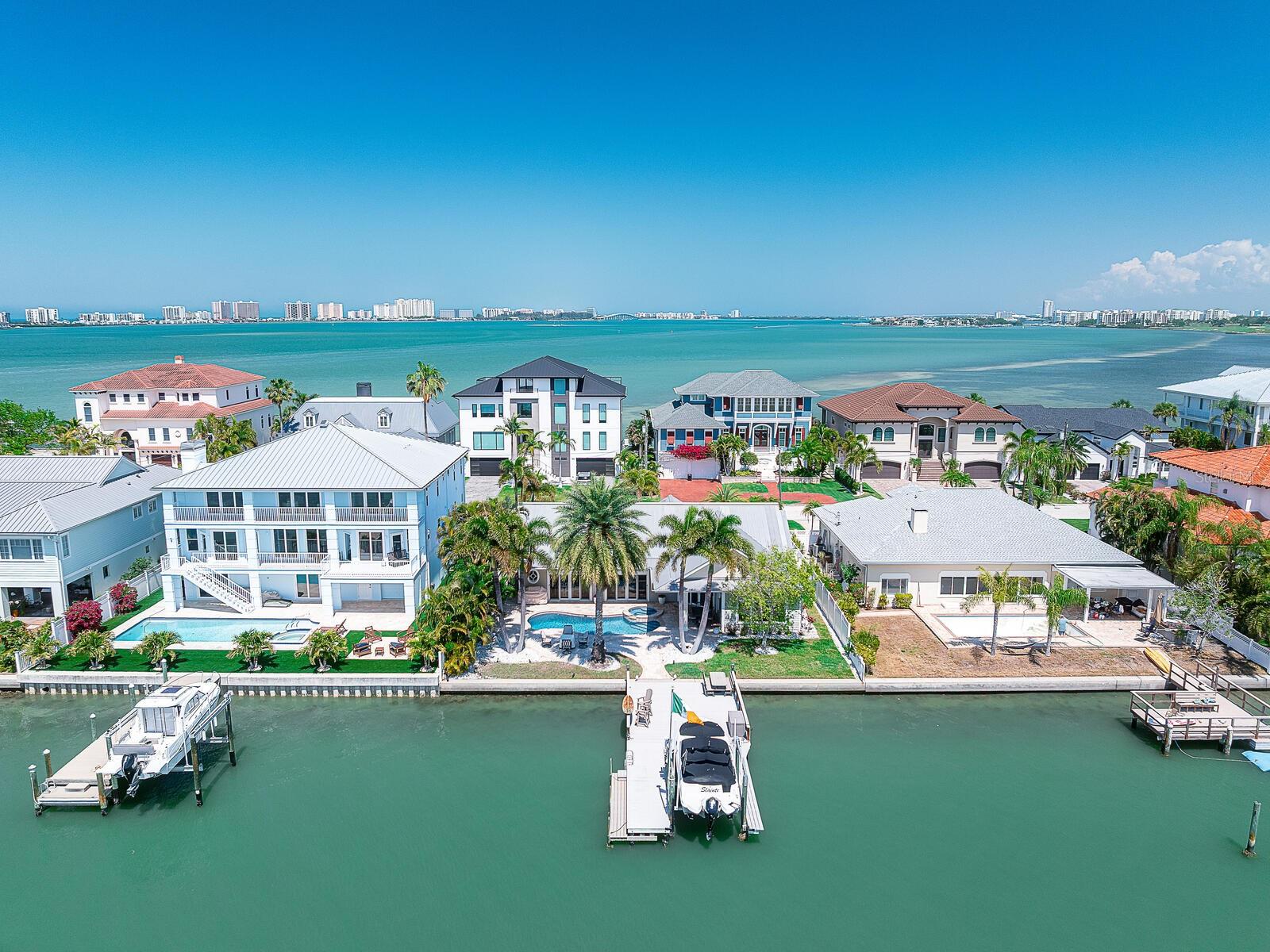 31 N PINE CIR, BELLEAIR, FL, 33756