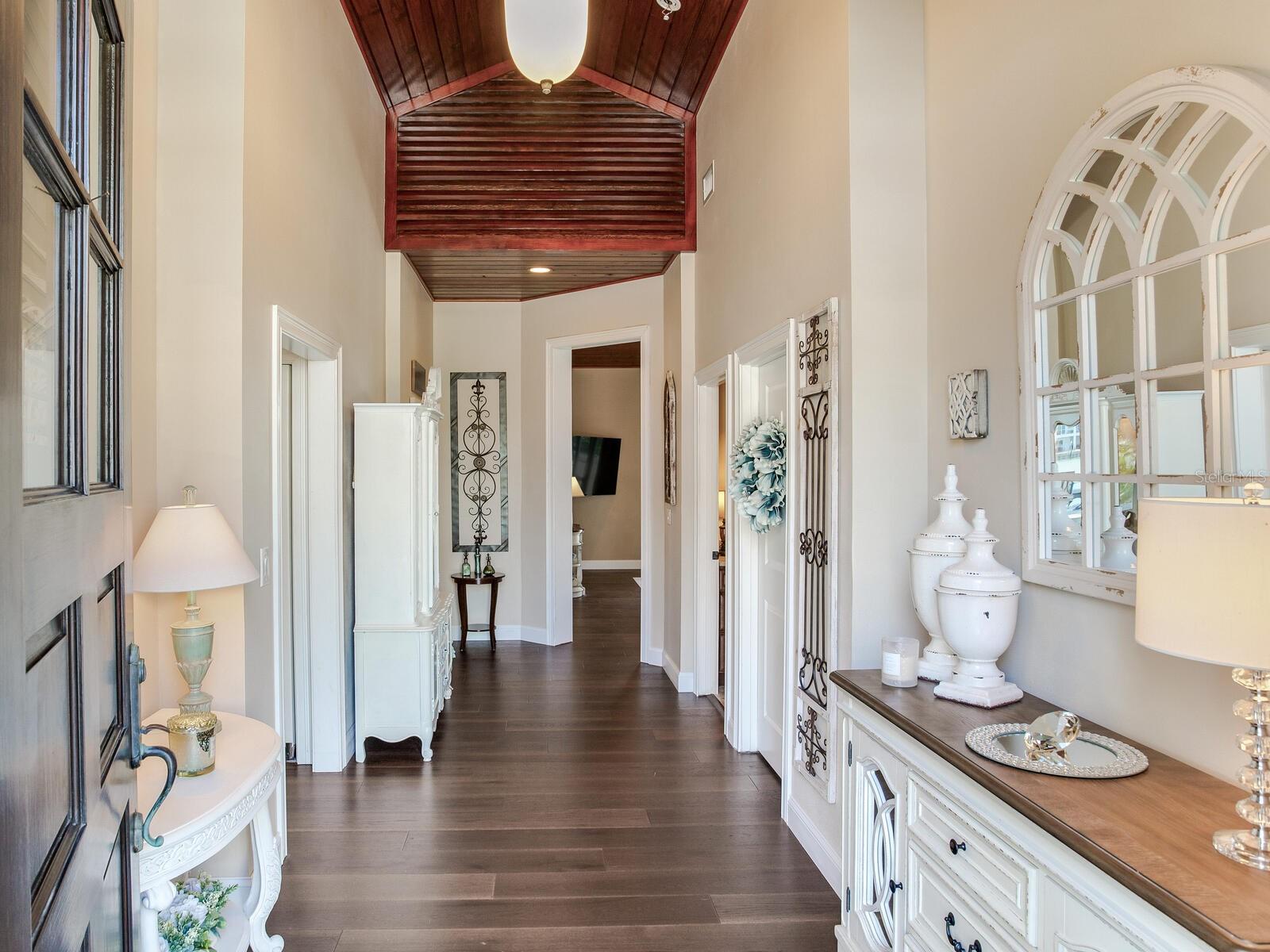 31 N PINE CIR, BELLEAIR, FL, 33756