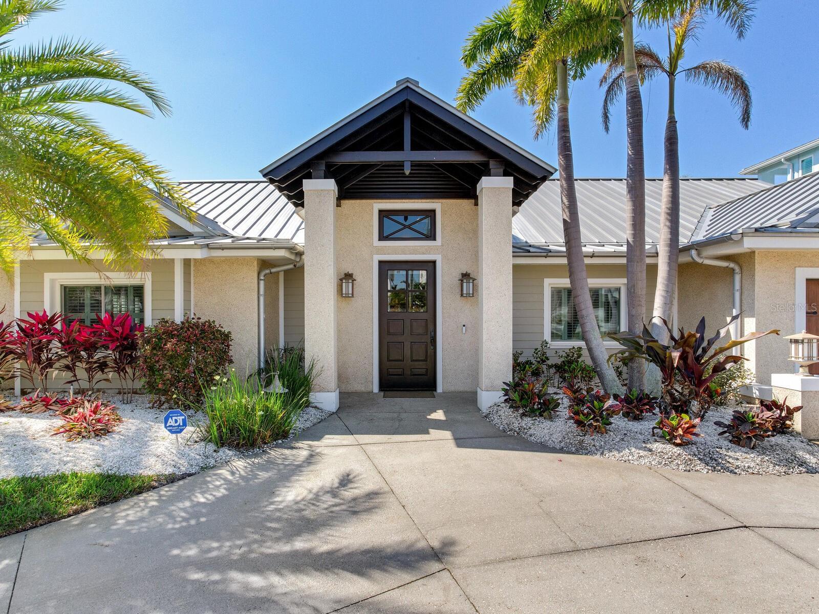31 N PINE CIR, BELLEAIR, FL, 33756