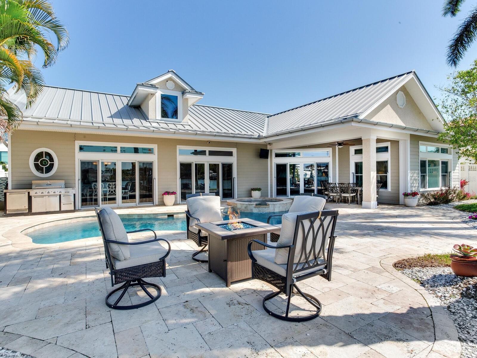 31 N PINE CIR, BELLEAIR, FL, 33756