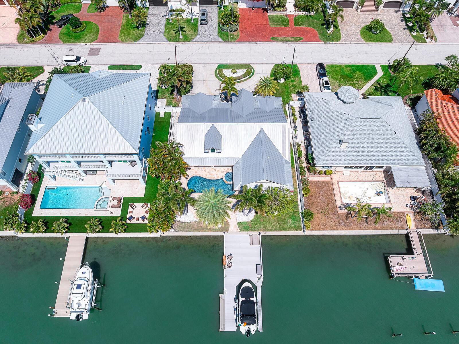 31 N PINE CIR, BELLEAIR, FL, 33756