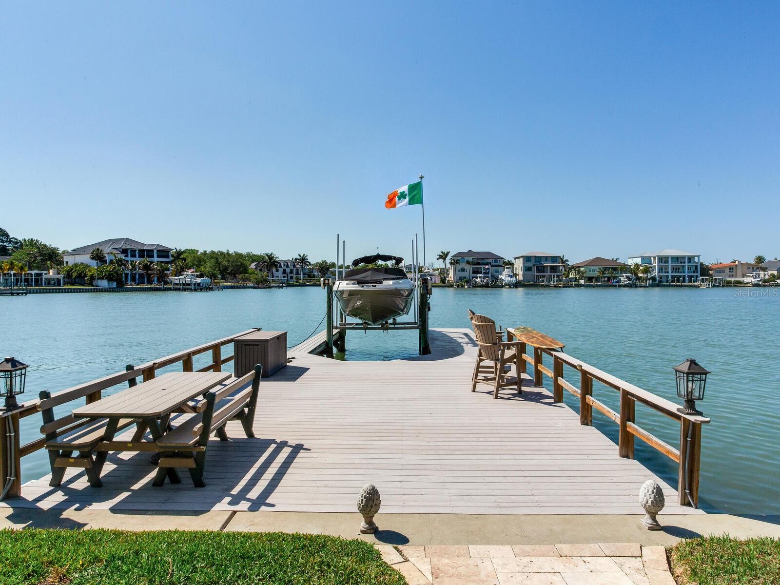 31 N PINE CIR, BELLEAIR, FL, 33756