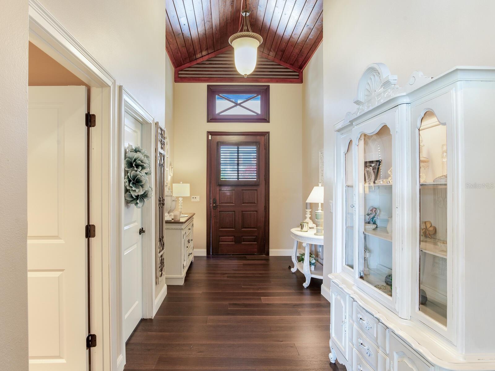 31 N PINE CIR, BELLEAIR, FL, 33756