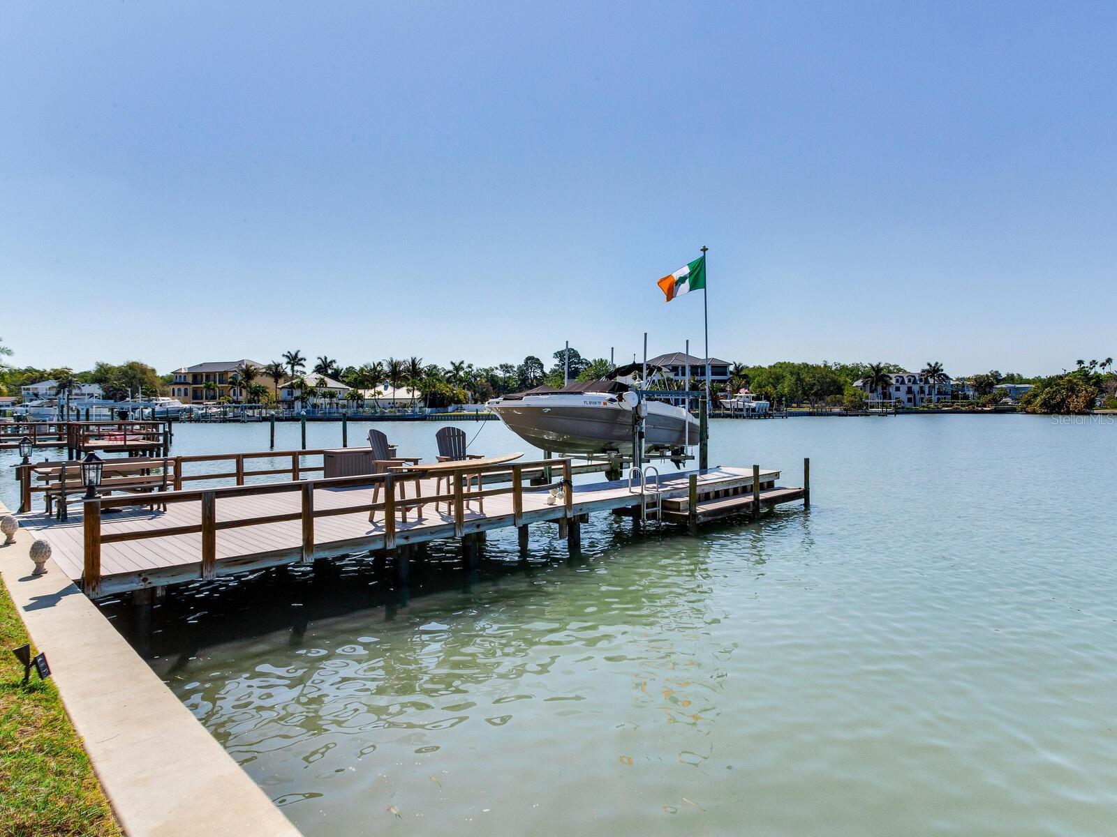 31 N PINE CIR, BELLEAIR, FL, 33756