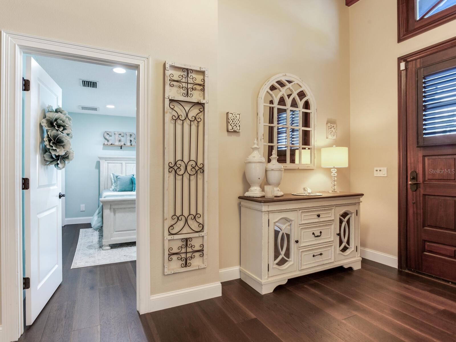 31 N PINE CIR, BELLEAIR, FL, 33756