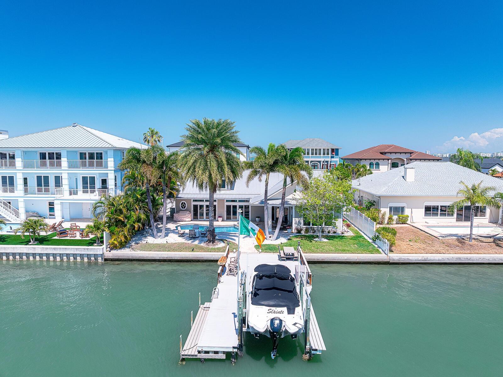 31 N PINE CIR, BELLEAIR, FL, 33756
