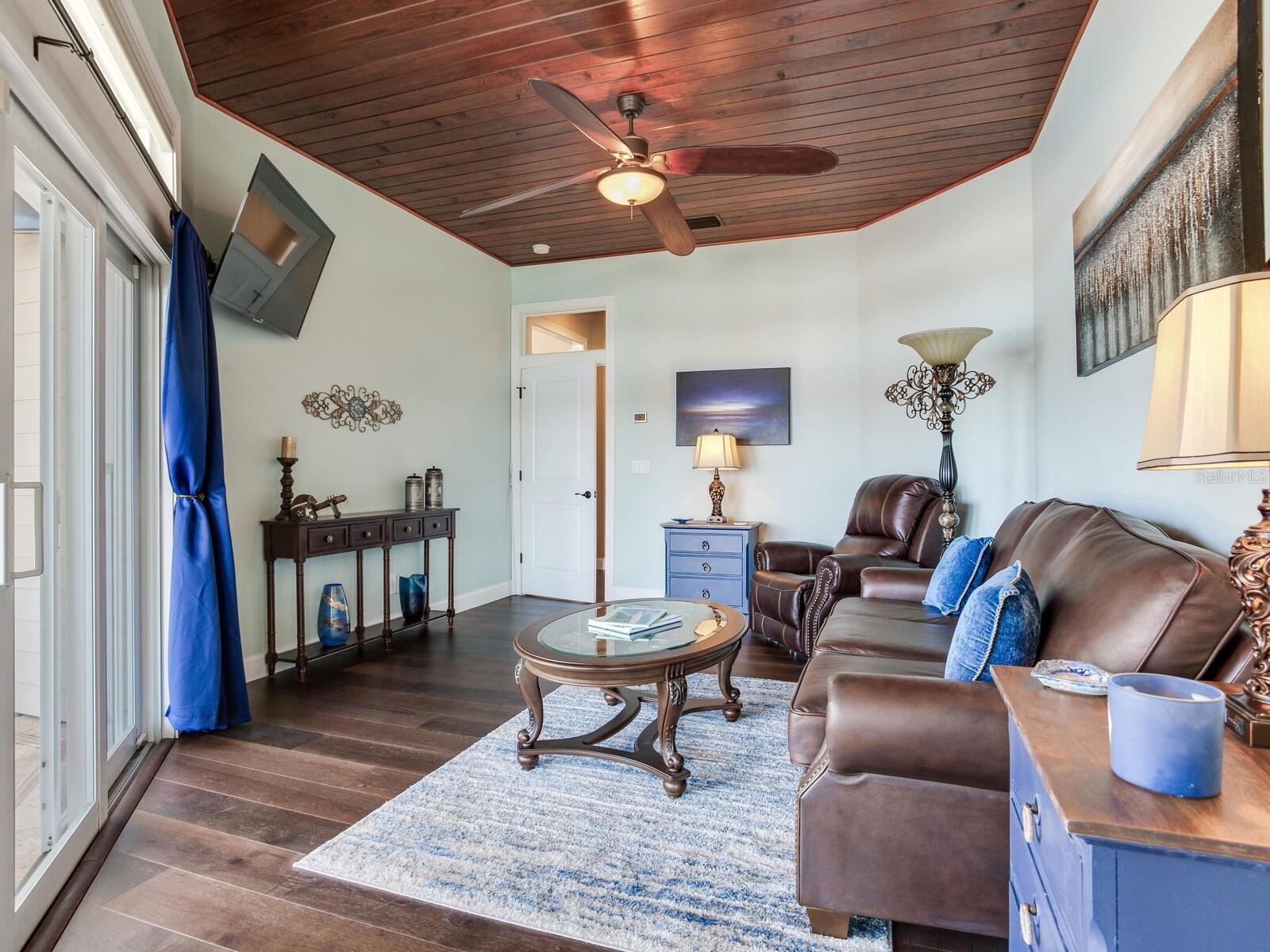 31 N PINE CIR, BELLEAIR, FL, 33756