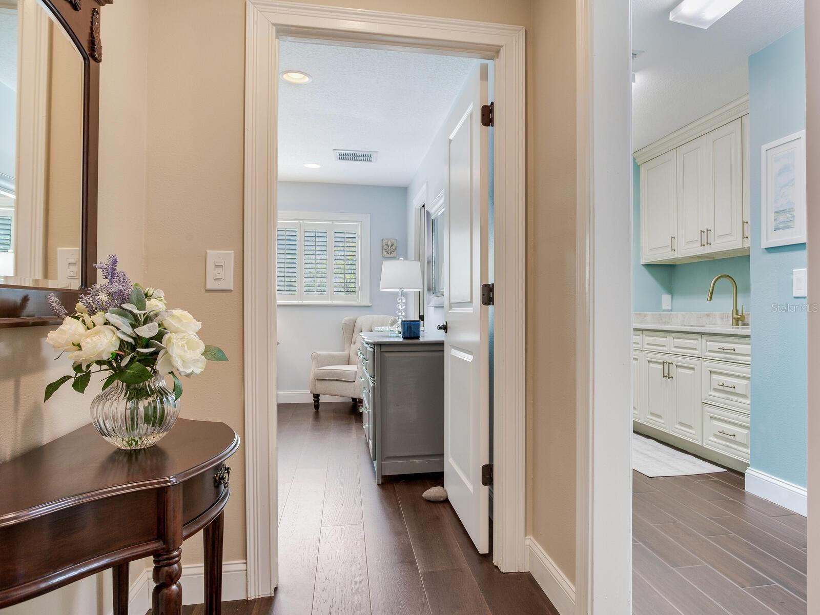 31 N PINE CIR, BELLEAIR, FL, 33756