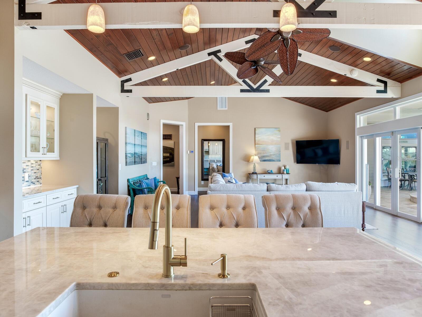 31 N PINE CIR, BELLEAIR, FL, 33756