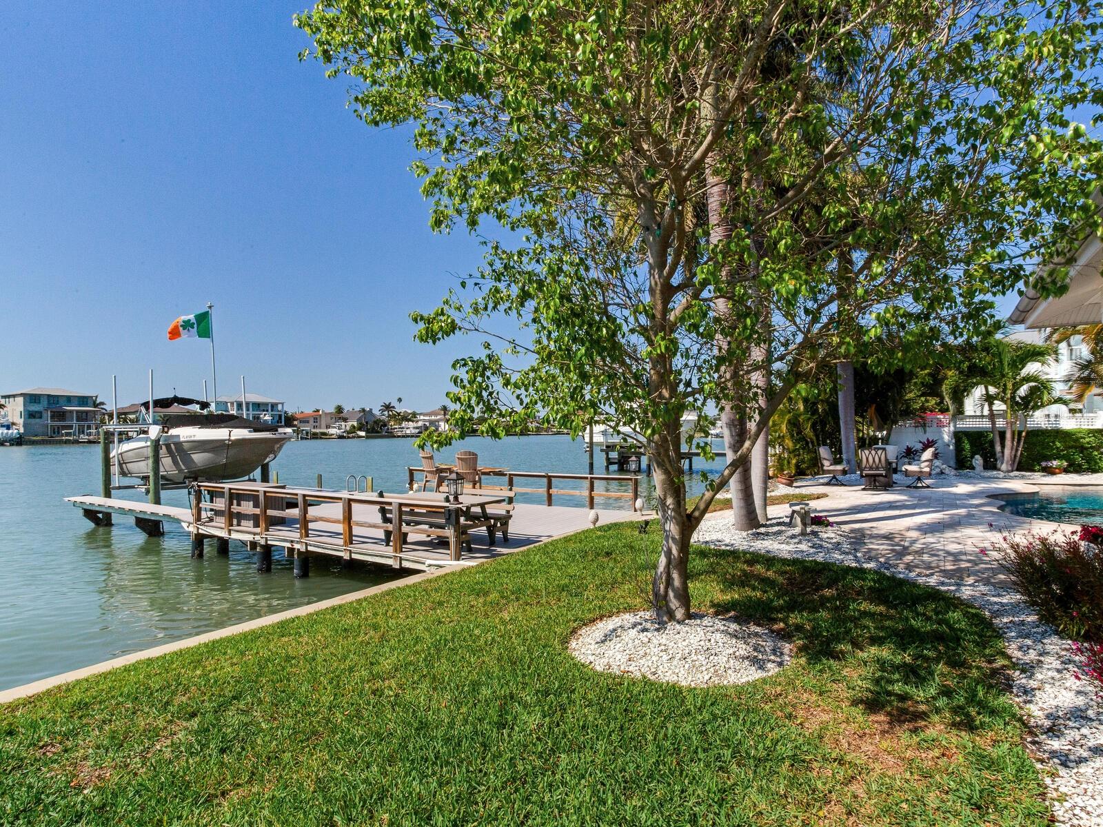 31 N PINE CIR, BELLEAIR, FL, 33756