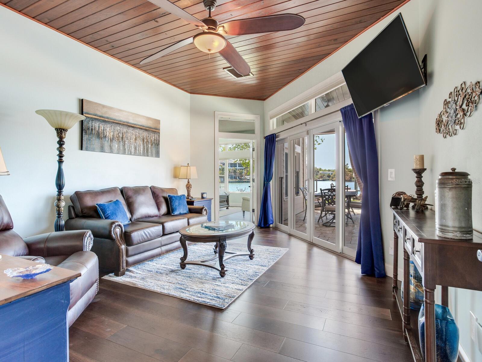31 N PINE CIR, BELLEAIR, FL, 33756