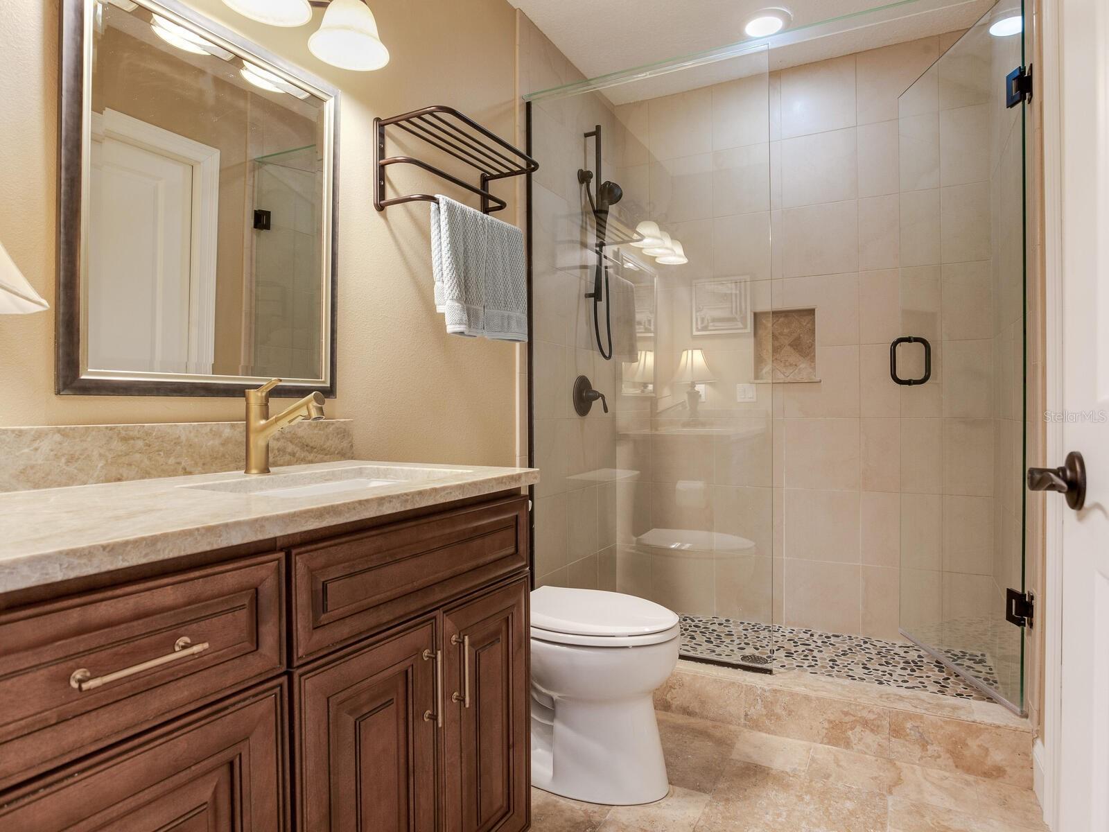 31 N PINE CIR, BELLEAIR, FL, 33756