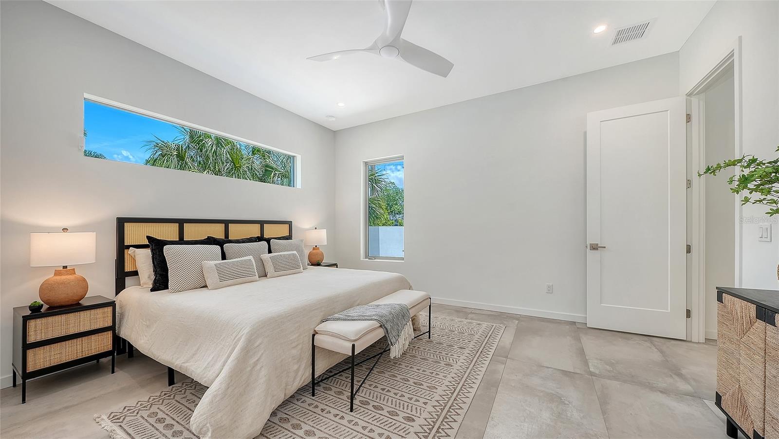 2010 HYDE PARK CIR, SARASOTA, FL, 34239