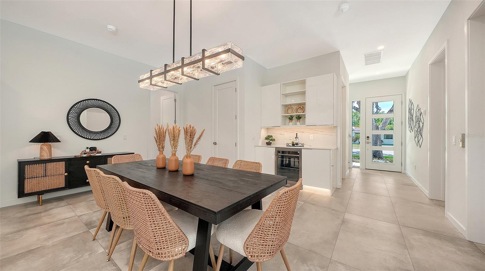 2010 HYDE PARK CIR, SARASOTA, FL, 34239