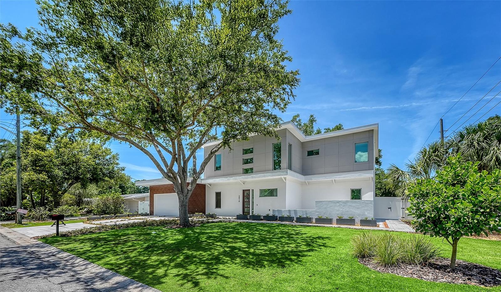 2010 HYDE PARK CIR, SARASOTA, FL, 34239