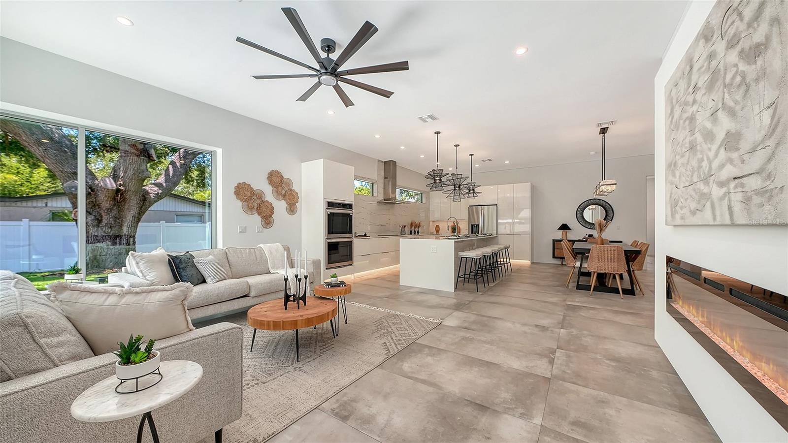 2010 HYDE PARK CIR, SARASOTA, FL, 34239