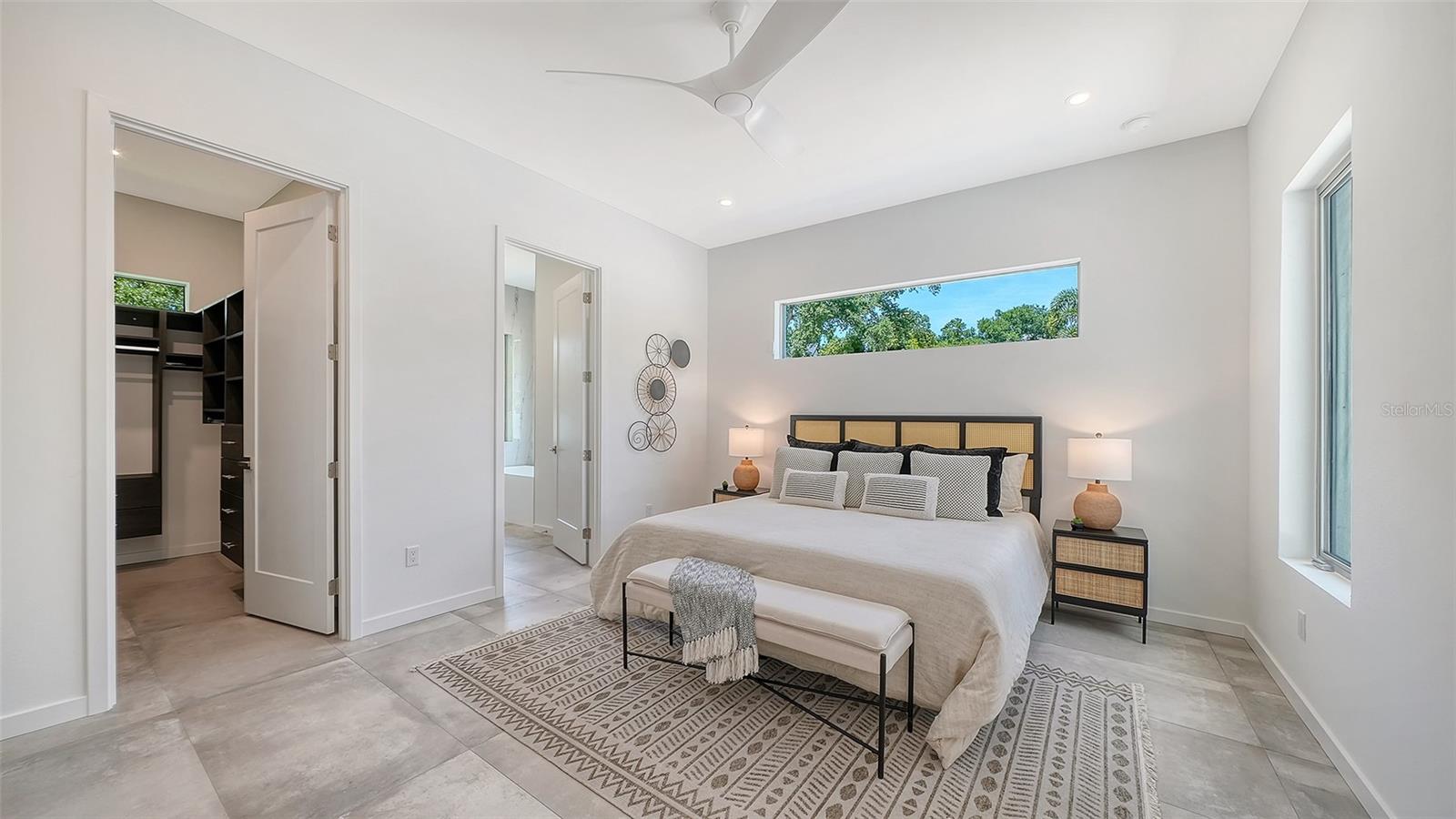 2010 HYDE PARK CIR, SARASOTA, FL, 34239