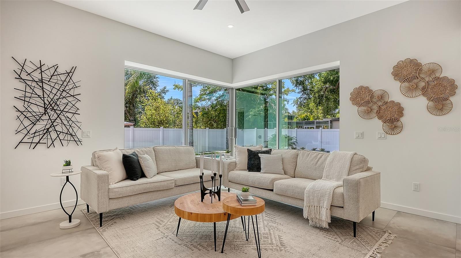 2010 HYDE PARK CIR, SARASOTA, FL, 34239