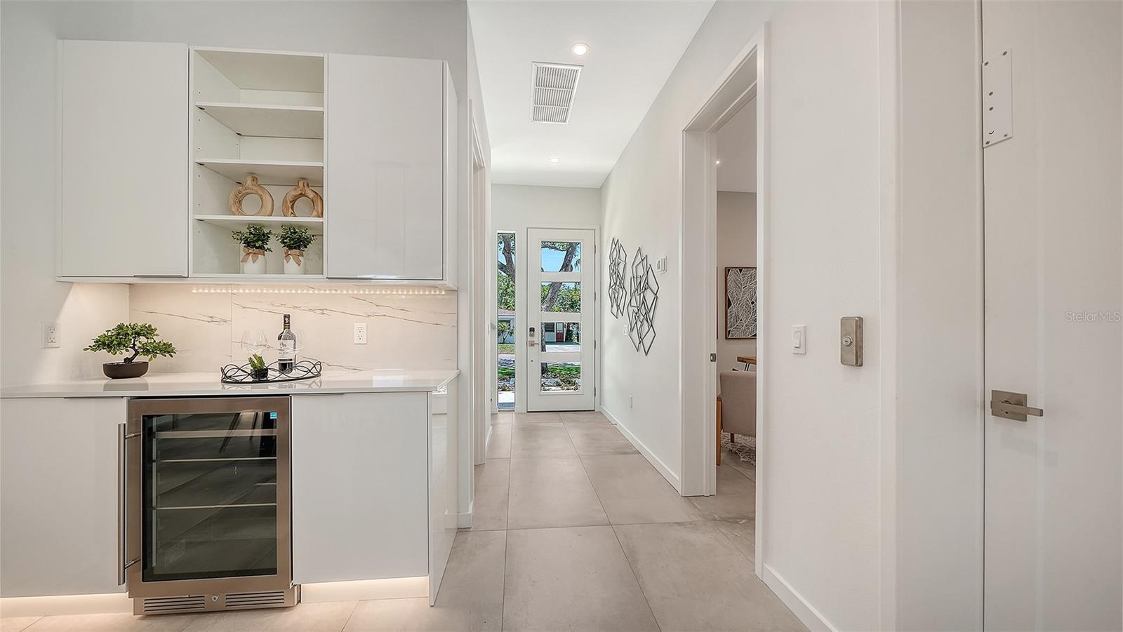 2010 HYDE PARK CIR, SARASOTA, FL, 34239