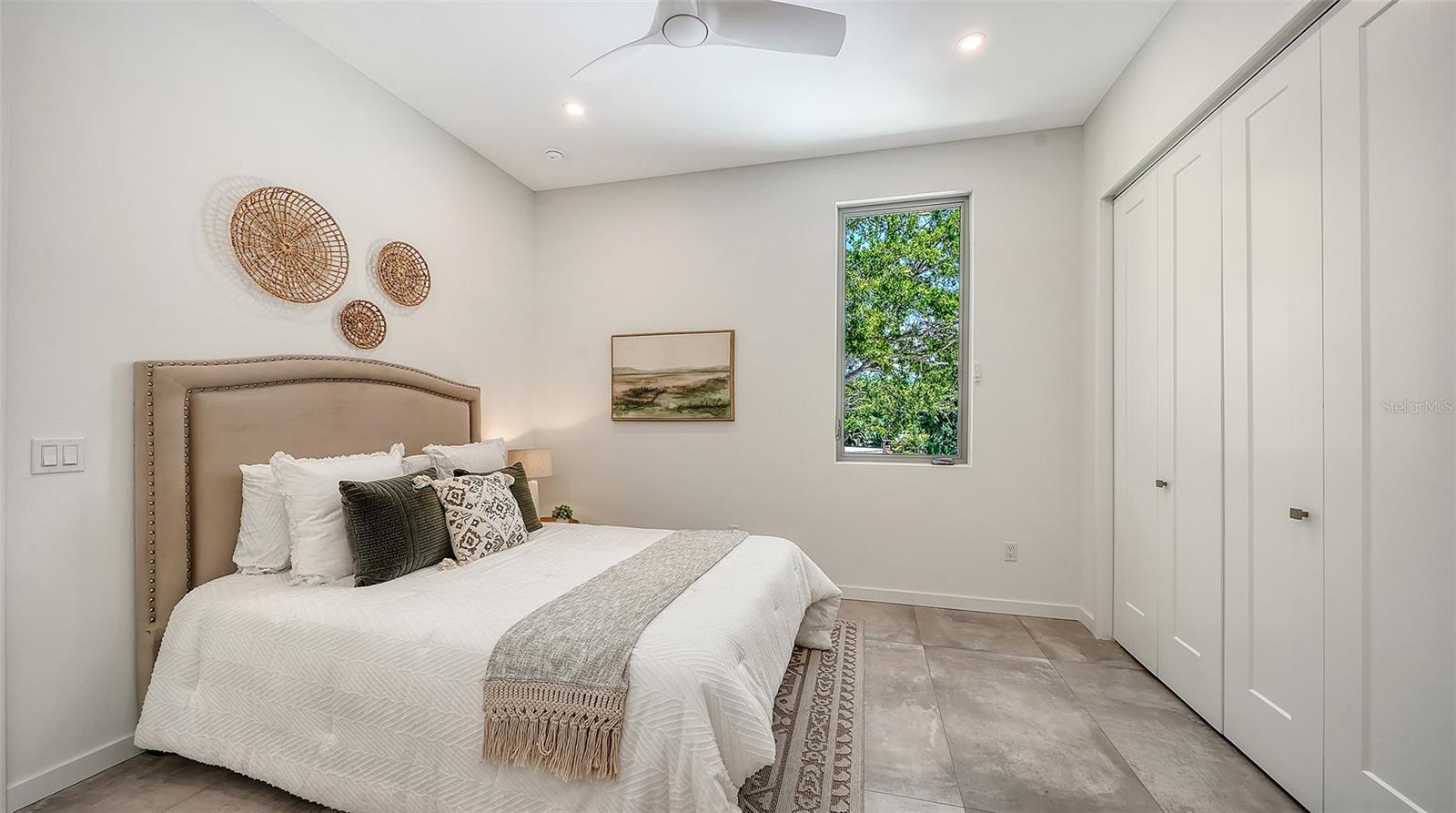 2010 HYDE PARK CIR, SARASOTA, FL, 34239
