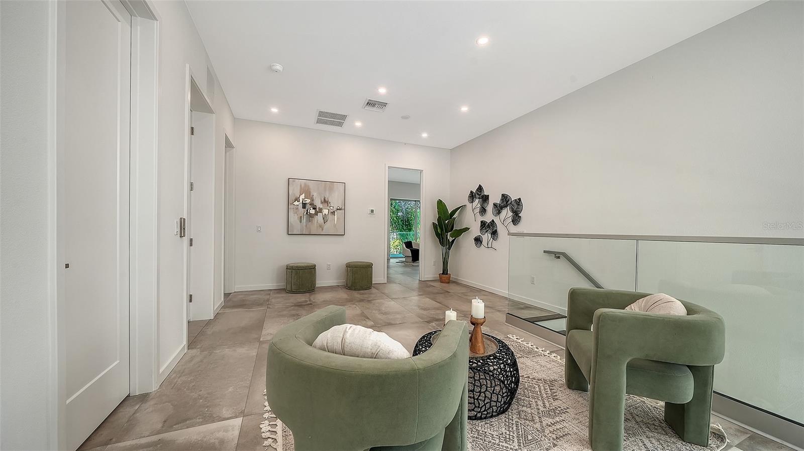 2010 HYDE PARK CIR, SARASOTA, FL, 34239