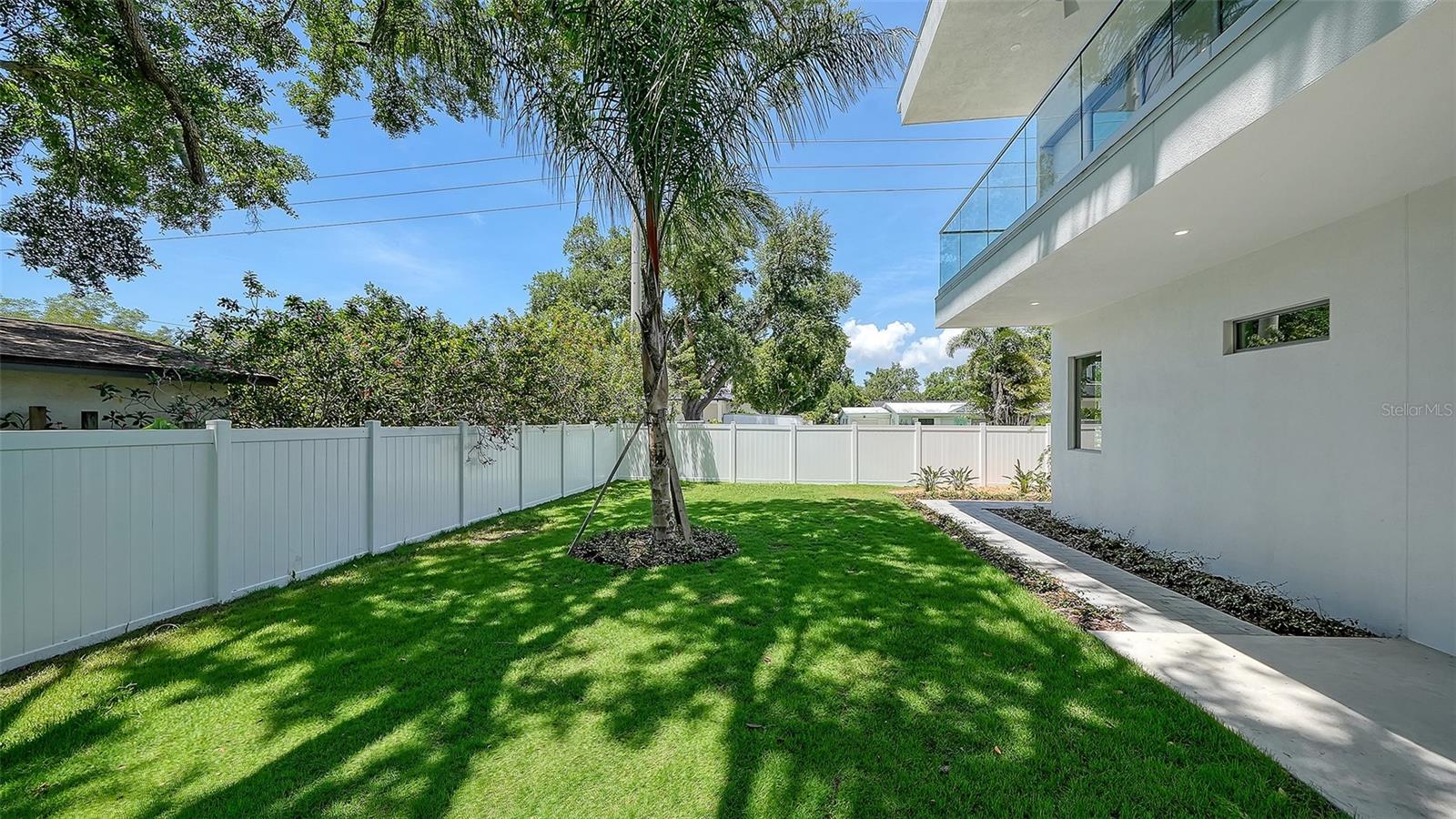 2010 HYDE PARK CIR, SARASOTA, FL, 34239