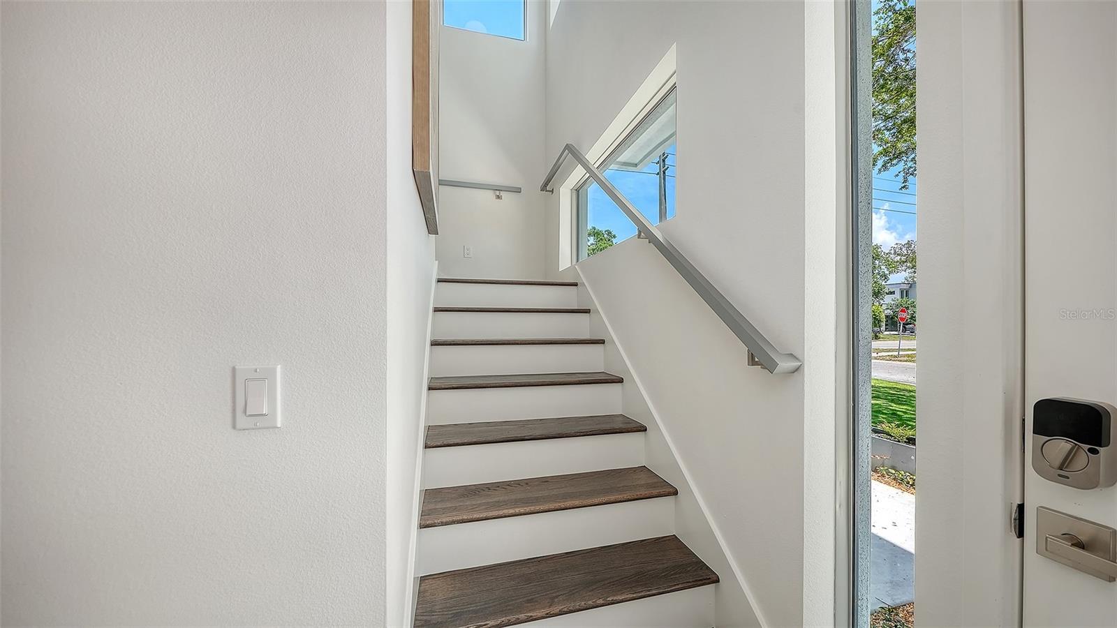2010 HYDE PARK CIR, SARASOTA, FL, 34239